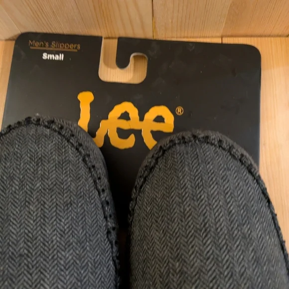 Lee Gray Slippers size 7-8 Small Nwt - Picture 4 of 8